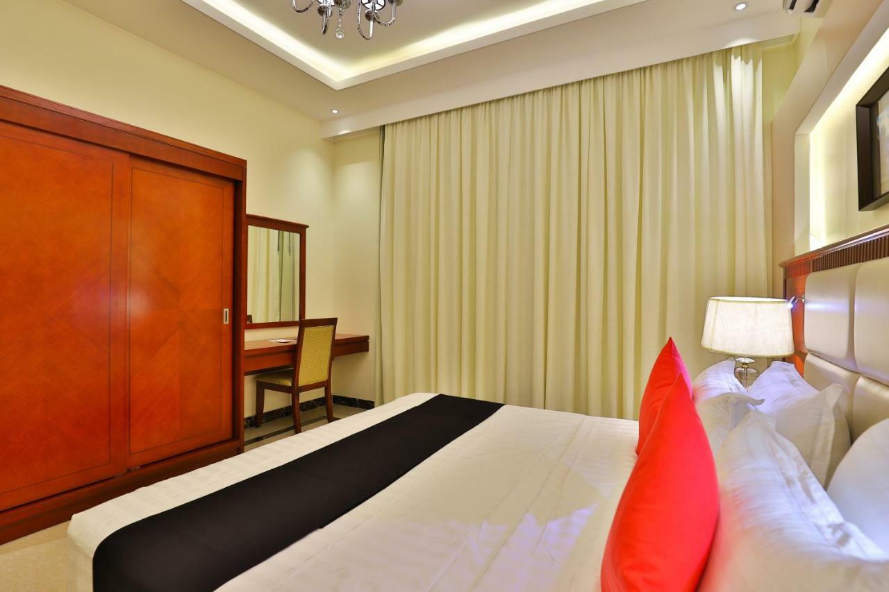 Dreams Houses Furnished Suites タブーク エクステリア 写真
